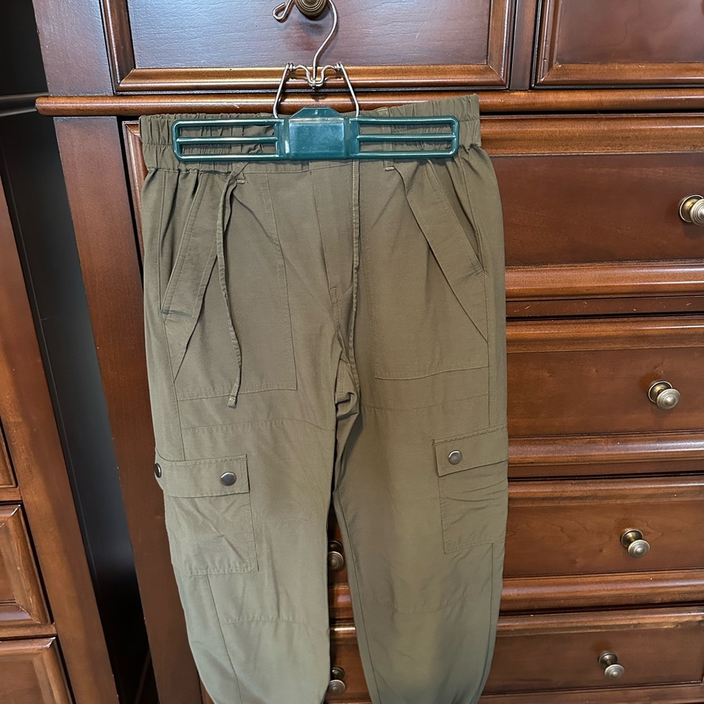 CAbi Women’s Khaki Cargo Pants